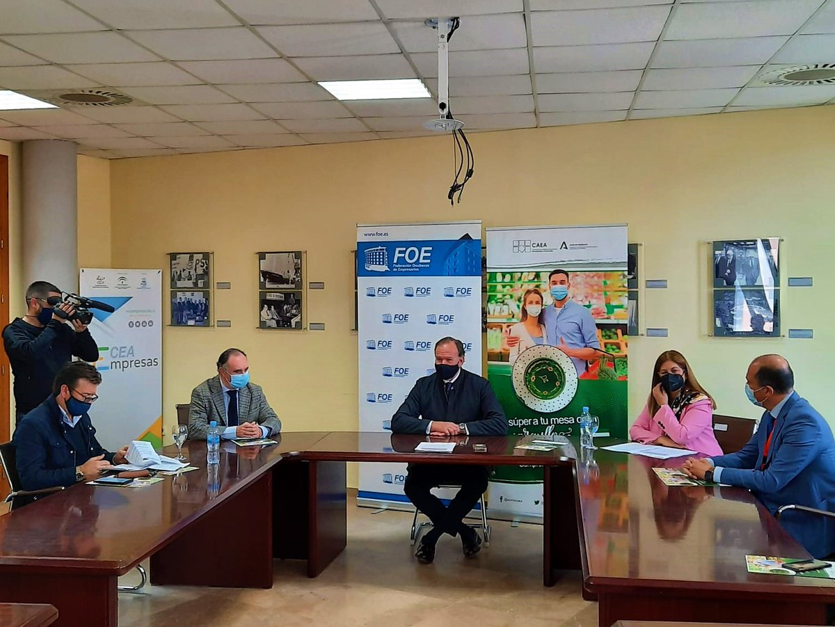 SomosCAEA's tweet photo. Presentación en #Huelva de la campaña "Del súper a tu mesa con orgullo andaluz", impulsada por 
@SomosCAEA en colaboración con @EconomiaAnd @comercioAND @HuelvaJunta @LANDALUZ_Asoc @foehuelva Muchas gracias a todos por el apoyo a la campaña¡¡¡ https://t.co/ZBYaF4ktZC