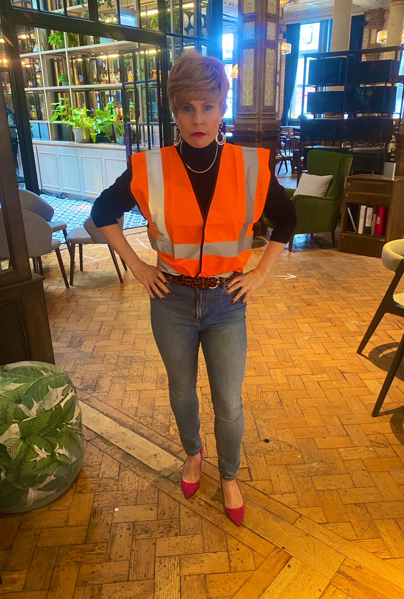 I’m ready to go and fix Instagram, WhatsApp and Facebook! 👷I’ve got loads of fun stuff from last night I want to share with you -if you want a job done properly...you gotta do it yourself! 🔧 #instagramdown #bosslaydeh