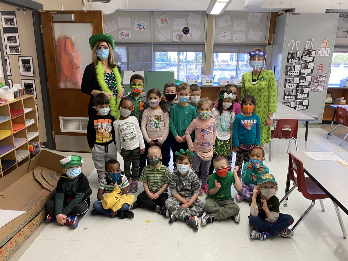 Les élèves et le personnel se sont habillés en vert pour célébrer la St-Patrick.