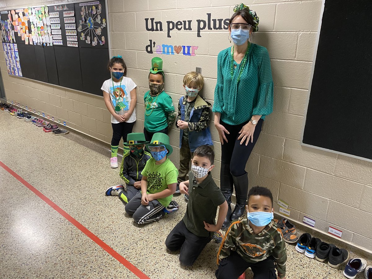 Les élèves et le personnel se sont habillés en vert pour célébrer la St-Patrick.