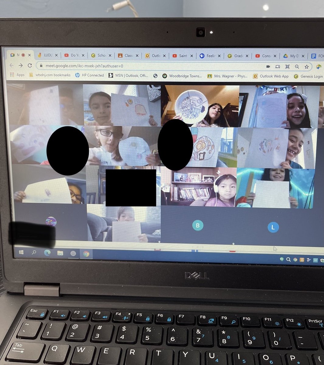 Third graders creating healthy plates🥗 #RSS11 #foodpyramid #fridayfunday