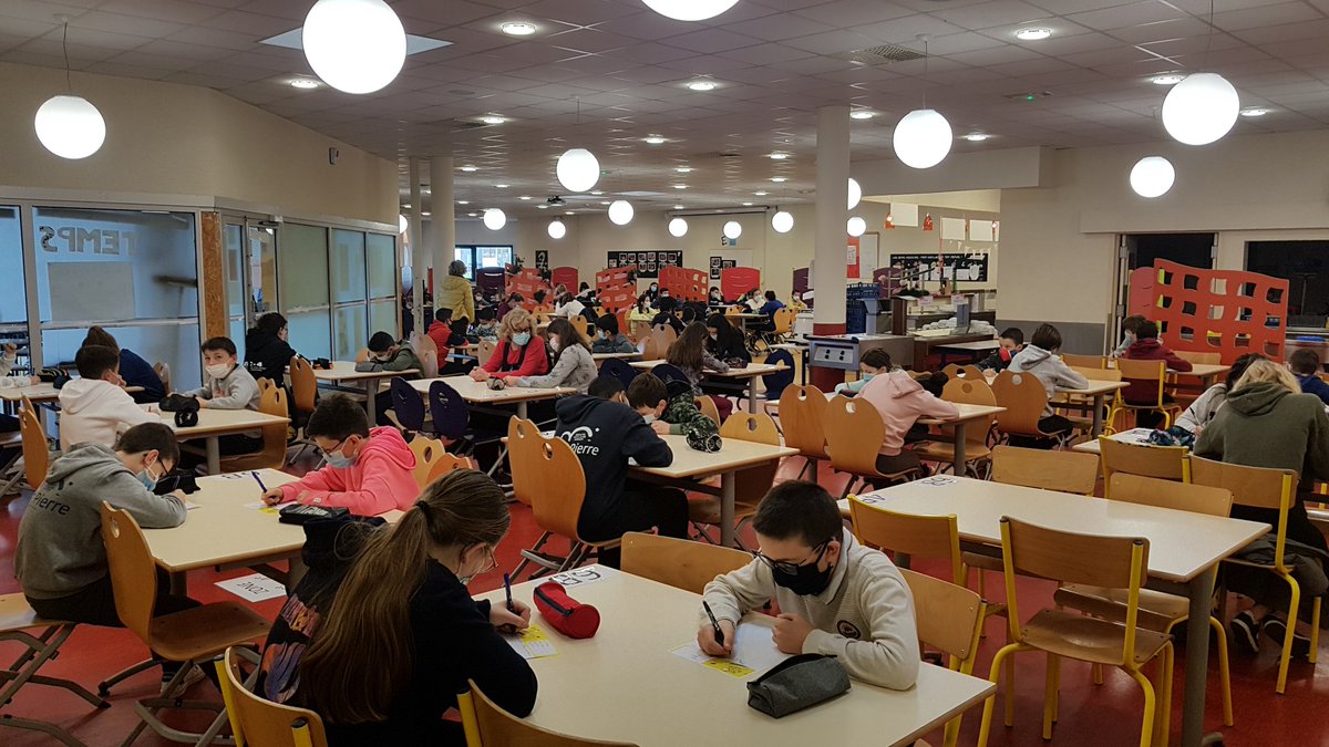 saintpierreple1's tweet photo. Dictée du Tour : 150 élèves de 6ème  et de 5ème ont relevé le défi proposé par le conseil départemental ! https://t.co/AetplR77PA