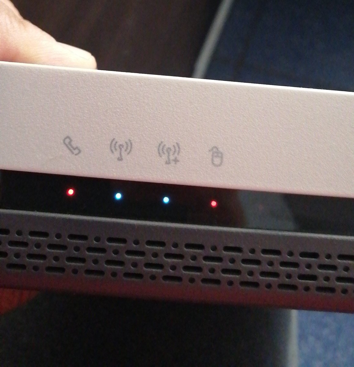 sonyta_cor's tweet photo. @AyudaMovistarCL @MovistarChile sin servicio😡😡 https://t.co/1MxLfs0AL9