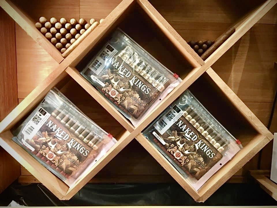 TinderBox_CLT's tweet photo. It MUST be @arturofuentecigars Fuente Friday cause Naked Kings just arrived!!! #fuentefriday #fuentecigars #fuente #cigars #cigar #botl https://t.co/a8AnGerxRh