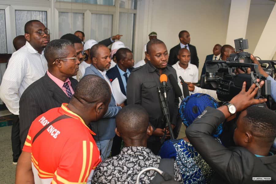 FondationWidal's tweet photo. le Sénateur @GuyLoando_ a  été reçu ce vendredi 19 mars 2021 par son éminence Simon kimbangu Kiangani, Chef spirituel et représentant légal de l'église Kimbanguiste. Comme un fils, l'élu de la Tshuapa est allé s'enquérir des préparatifs du centenaire Kimbanguiste https://t.co/QGMedocMxv