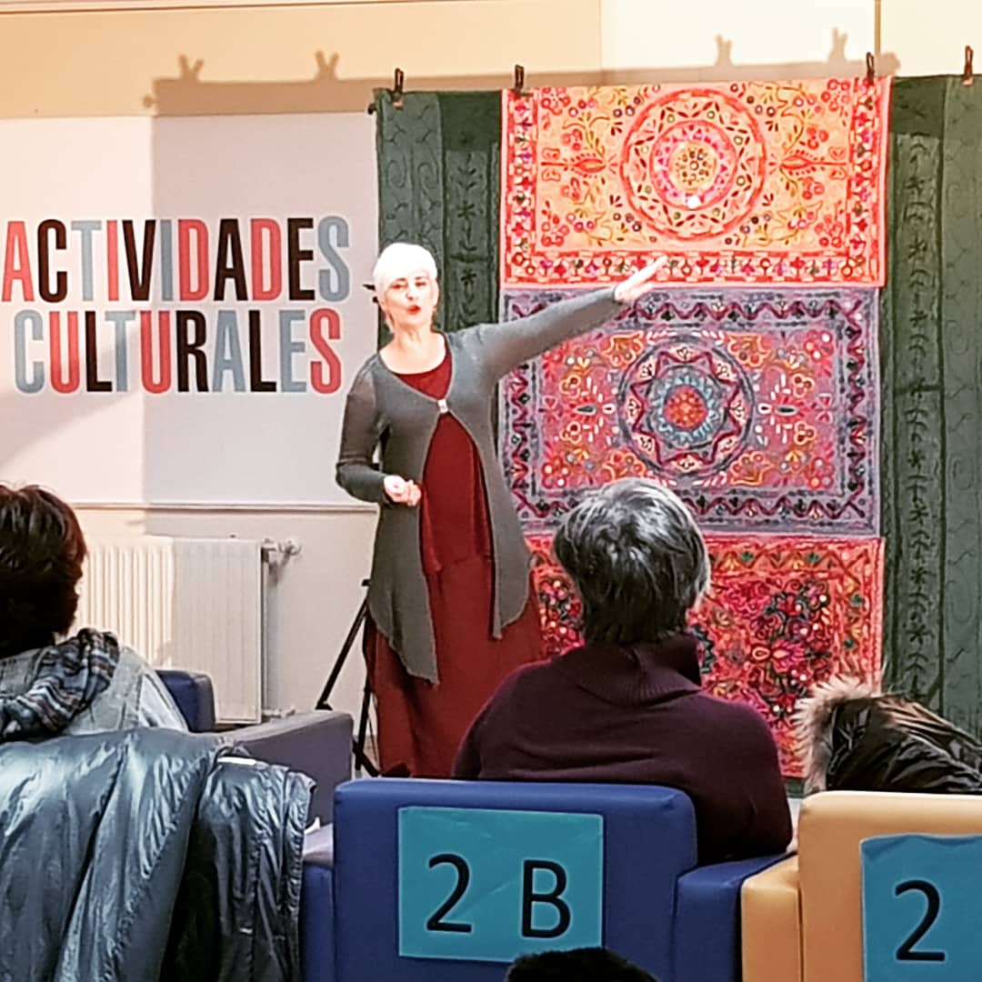 MercedesMelen's tweet photo. Maisa Marban  siente admiración por los grafitis y a nosotros nos tiene subyugados con sus "cuentos grafiteados"...

#teatroenlabiblioteca #bibliotecaSoria #actividadesdelabiblioteca https://t.co/Im5JURhdUm