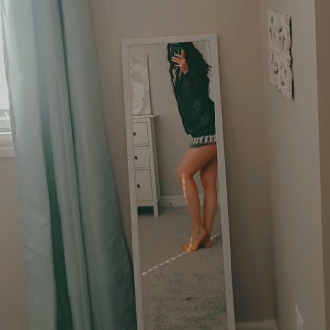 Outfit of the day! #outfitoftheday #outfit #style #shortskirt https://t.co/Nq2ehZQoSi<a href="/tag/outfitoftheday"class="tags">#outfitoftheday</a><a href="/tag/outfit"class="tags">#outfit</a><a href="/tag/style"class="tags">#style</a><a href="/tag/shortskirt"class="tags"><span>#shortskirt</span></a>