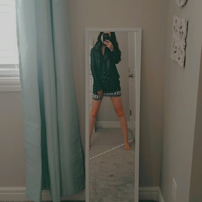 Outfit of the day! #outfitoftheday #outfit #style #shortskirt https://t.co/Nq2ehZQoSi<a href="/tag/outfitoftheday"class="tags">#outfitoftheday</a><a href="/tag/outfit"class="tags">#outfit</a><a href="/tag/style"class="tags">#style</a><a href="/tag/shortskirt"class="tags"><span>#shortskirt</span></a>