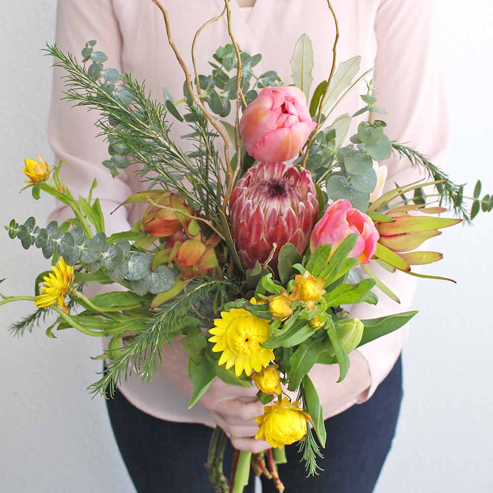 FullCircleFarms's tweet image. Get your floral fix when you #customizeyourorder this week. 
#springblooms #beautifulblooms #waxflower #springwreath 
fullcircle.com/product/farm-p…