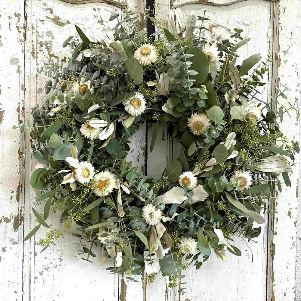 FullCircleFarms's tweet image. Get your floral fix when you #customizeyourorder this week. 
#springblooms #beautifulblooms #waxflower #springwreath 
fullcircle.com/product/farm-p…
