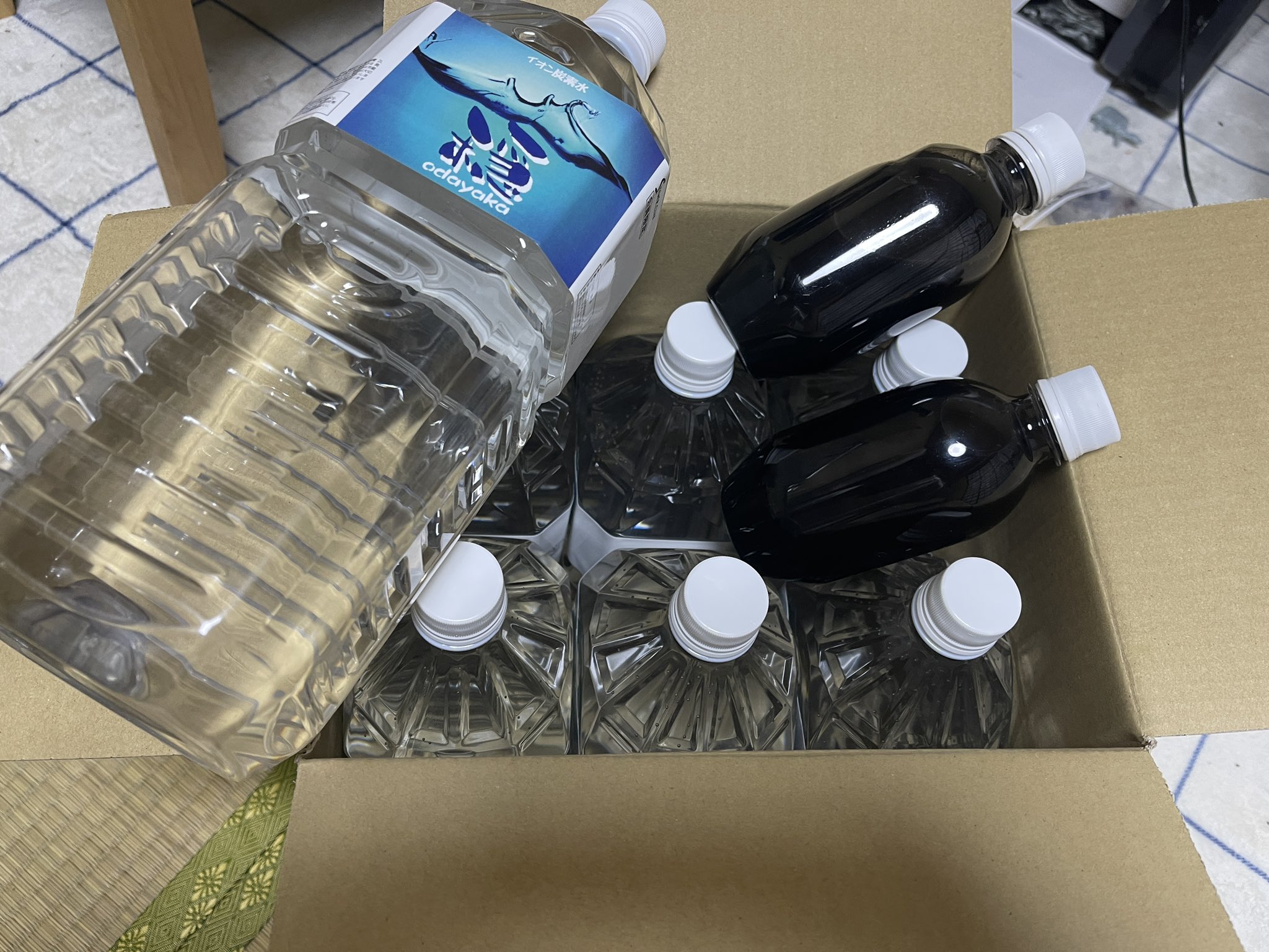 横山緑 先月から体調が悪い 会員限定の一本6400円の2リットルの水8本と2万6千円の炭素水 原料が小豆の原子状炭素の水らしく無害 これを毎日飲めば効果出ると言われていると聞いたから購入した 効果あるといいな T Co Jcn8bmoisr Twitter