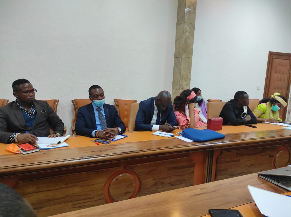 MFoutsou's tweet photo. Je viens de recevoir le #BureauExécutifNational et les 10 Présidents régionaux du #CNJC conduits par la Présidente @fadiiyawa. Au sujet des échanges, il a été question de nous présenter le compte rendu de leur séance de travail tenue aujourd'hui à leur siège. https://t.co/w9Gz7LbCZz