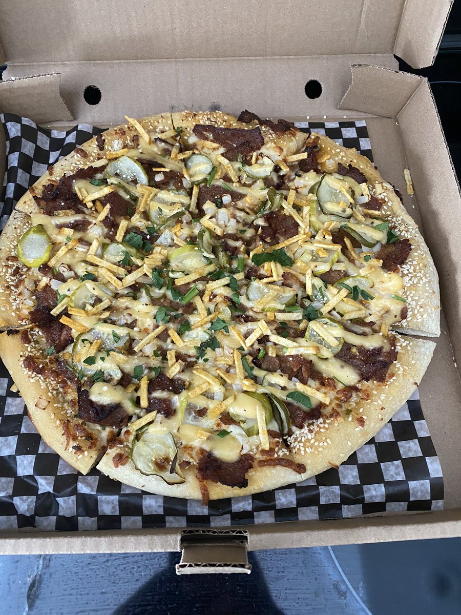 KyleNaugler's tweet photo. @onthewedgepizza Gets tastier every time! #macdaddypizza #bestpizzaever #stormpizza #HappyFriday #limitedtime #yougottatryit #customerservicestillexists #bedford https://t.co/1IK2FFnCEf
