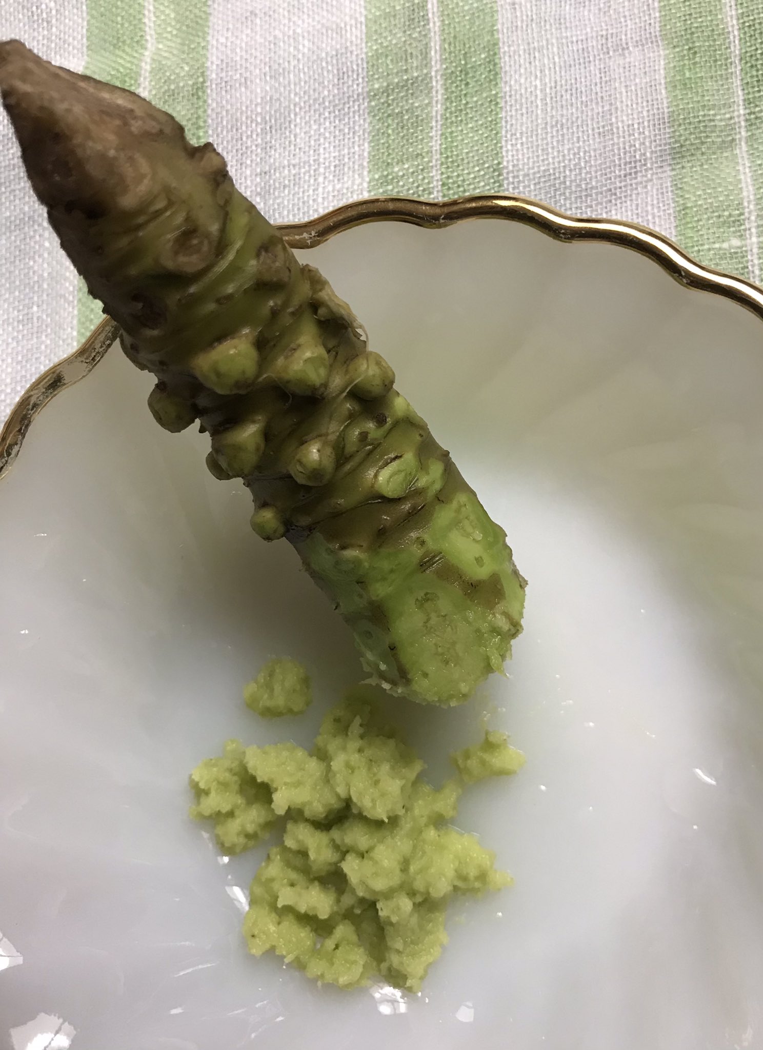 Nijiya Market わさび Fresh Wasabi California Grown 待ってました 本物のワサビです 直前にすりおろしてどうぞ 味も香りも格別 Nijiyamarket Nijiyacalifornia Freshwasabi 生わさび T Co Kpbowqjjyz Twitter