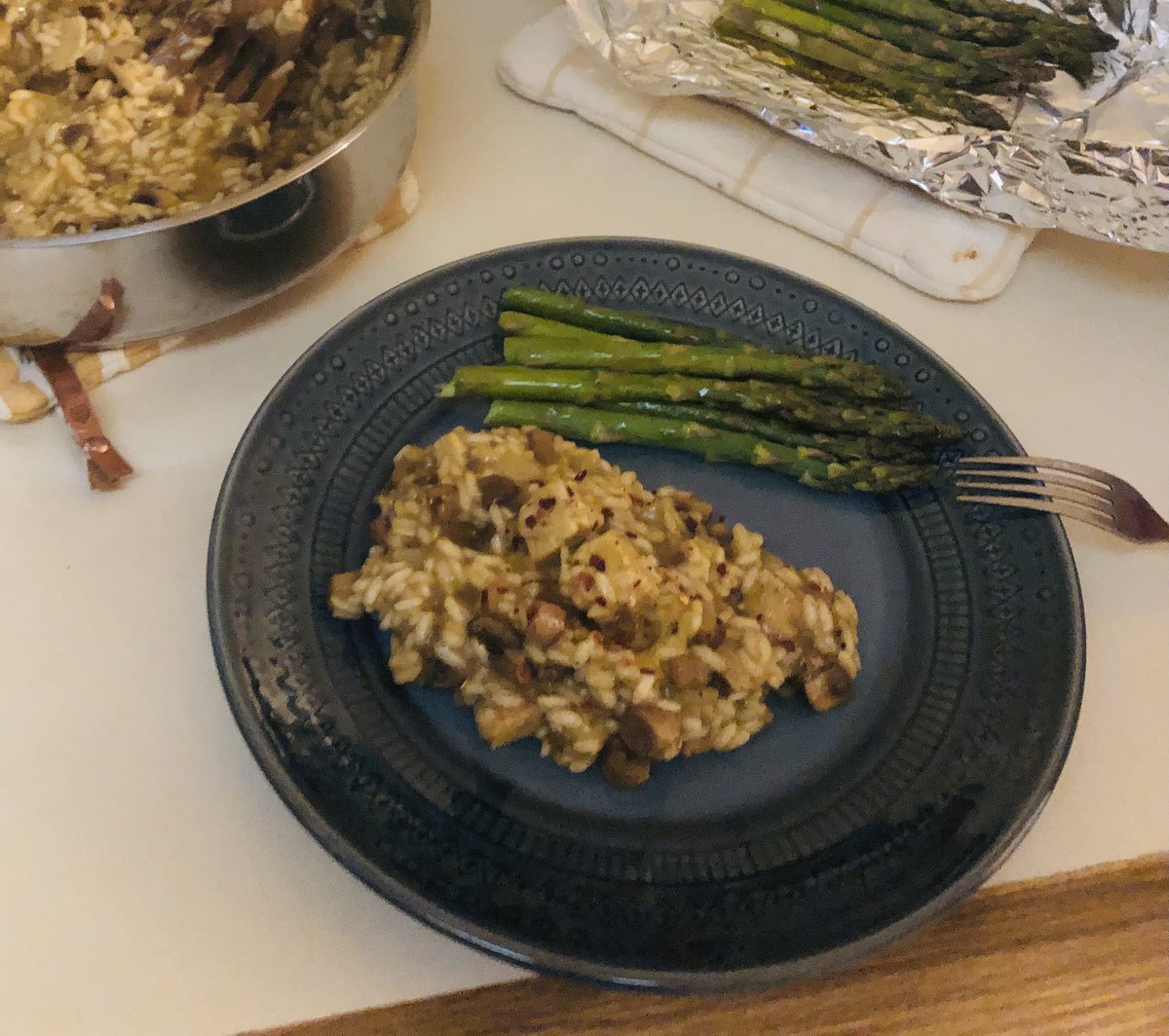 ehswanson's tweet photo. Lunchtime on the West Coast! Having mushroom risotto and roasted asparagus- technically made before #AEFP2021, but I’ve been having leftovers, so 🤞🏼 that still counts for #AEFPeats https://t.co/tKOwlUGoSS