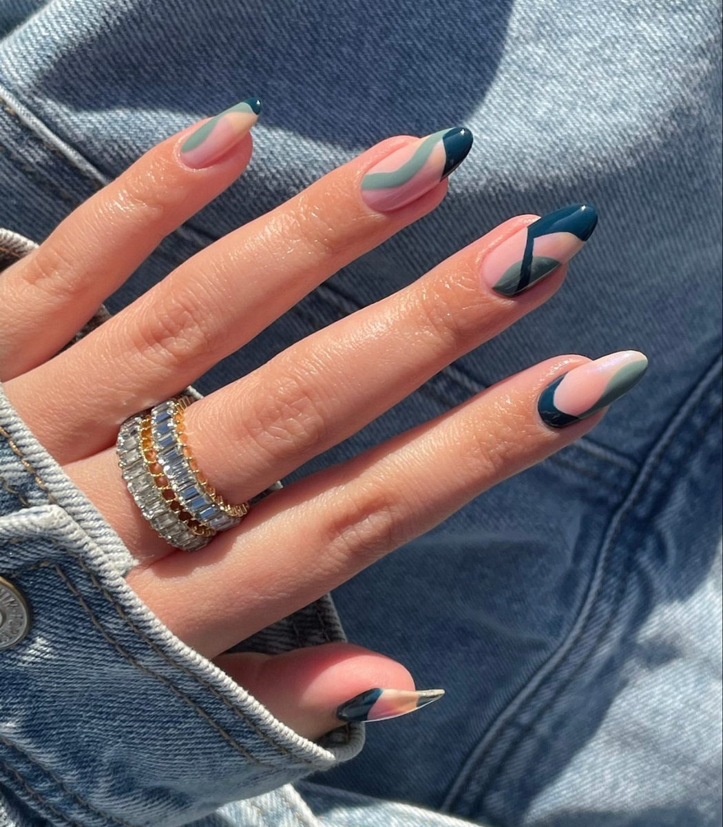 LightsLacquer's tweet photo. Nails of the week β¨
π
#LacquerBabe Anahi wearing At Last & Cold Turkey https://t.co/PYzEQaUzZ9