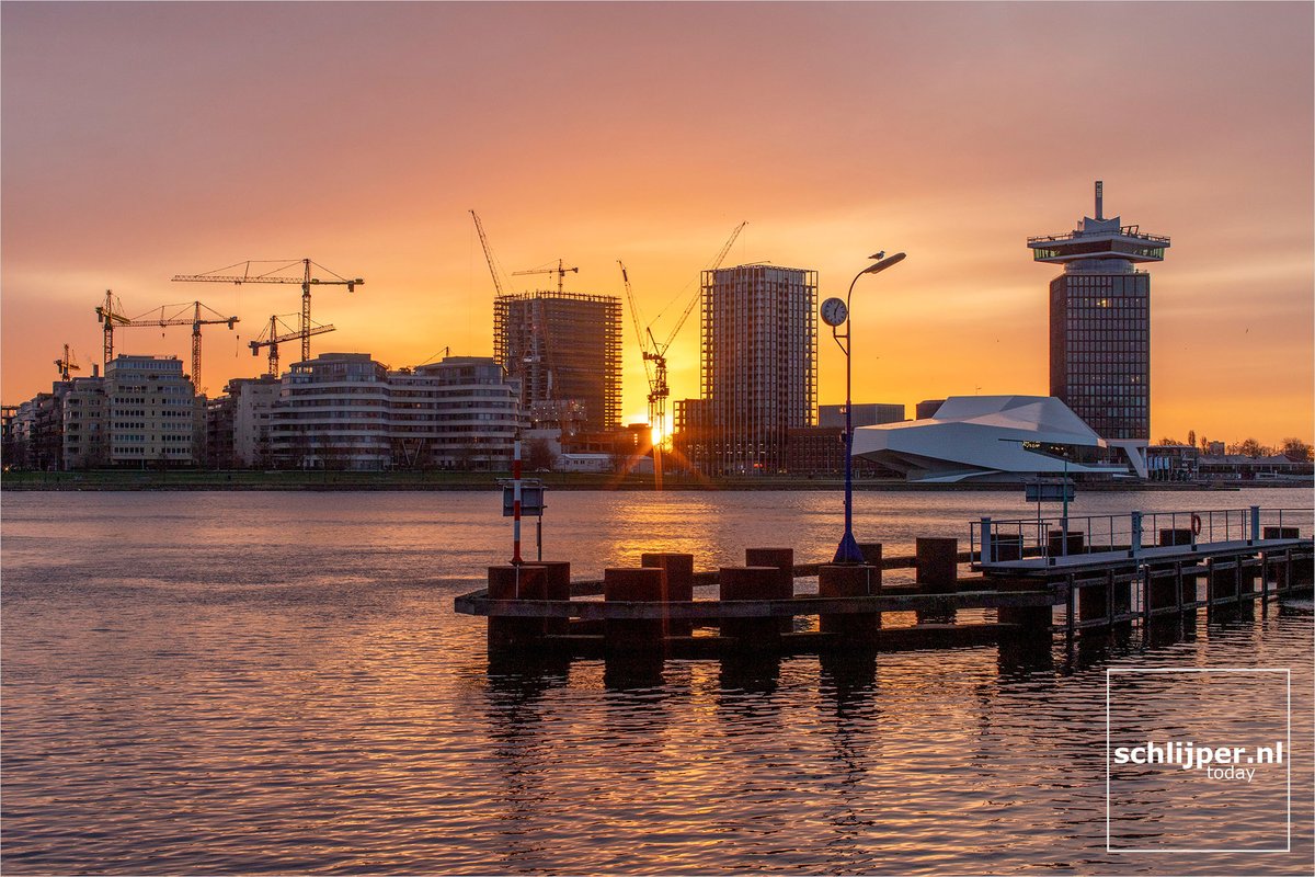 schlijper's tweet photo. Sunrise
12.03.2021 07:12 #Amsterdam #HetIJ @EYE_film https://t.co/mATG48QlgT