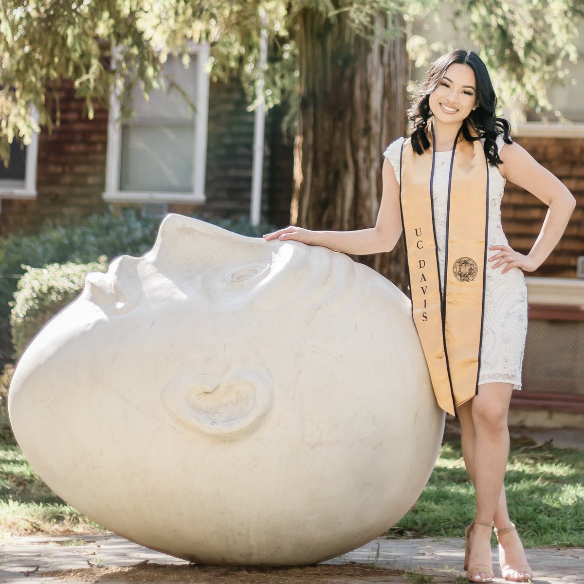 jadasaechao's tweet photo. in just 2 &amp; 1/2 years, i accomplished the impossible by graduating with two majors, honors standing, and am debt free! i’m eternally grateful for the friends &amp; family that have supported me and for all the lessons i’ve learned along the way. cheers to entering the real world! https://t.co/mzBVQud2sP