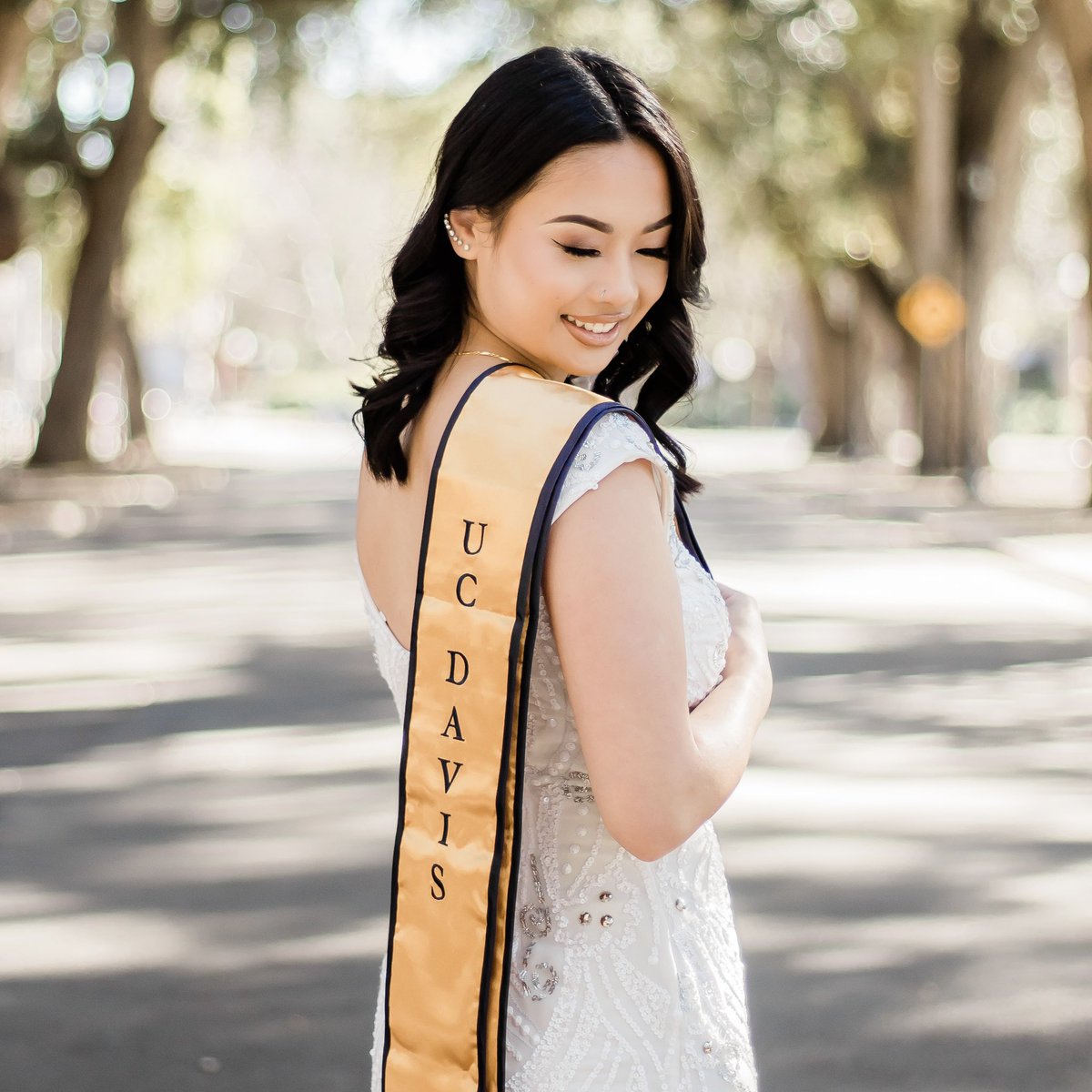 jadasaechao's tweet photo. in just 2 &amp; 1/2 years, i accomplished the impossible by graduating with two majors, honors standing, and am debt free! i’m eternally grateful for the friends &amp; family that have supported me and for all the lessons i’ve learned along the way. cheers to entering the real world! https://t.co/mzBVQud2sP