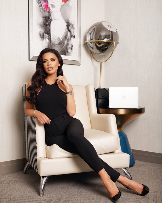 Brand new real estate marketing shot for the incredible @TawnyJordanRing 😍 #Chicago #LasVegas https://t<a href="/tag/chicago"class="tags"><span>#chicago</span></a><a href="/tag/lasvegas"class="tags"><span>#lasvegas</span></a>