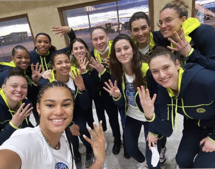 BB Adana Basketbol Kulübü Ailesi olarak EuroLeague Women’da adını Final Four’a yazdıran Fenerbahçe Öznur Kablo’yu gönülden tebrik ederiz 🇹🇷💪🏾 <a href="/EuroLeagueWomen/">EuroLeague Women</a> <a href="/fbkadinbasket/">Fenerbahçe Opet</a>  <a href="/metinsipahioglu/">Metin Sipahioğlu</a>