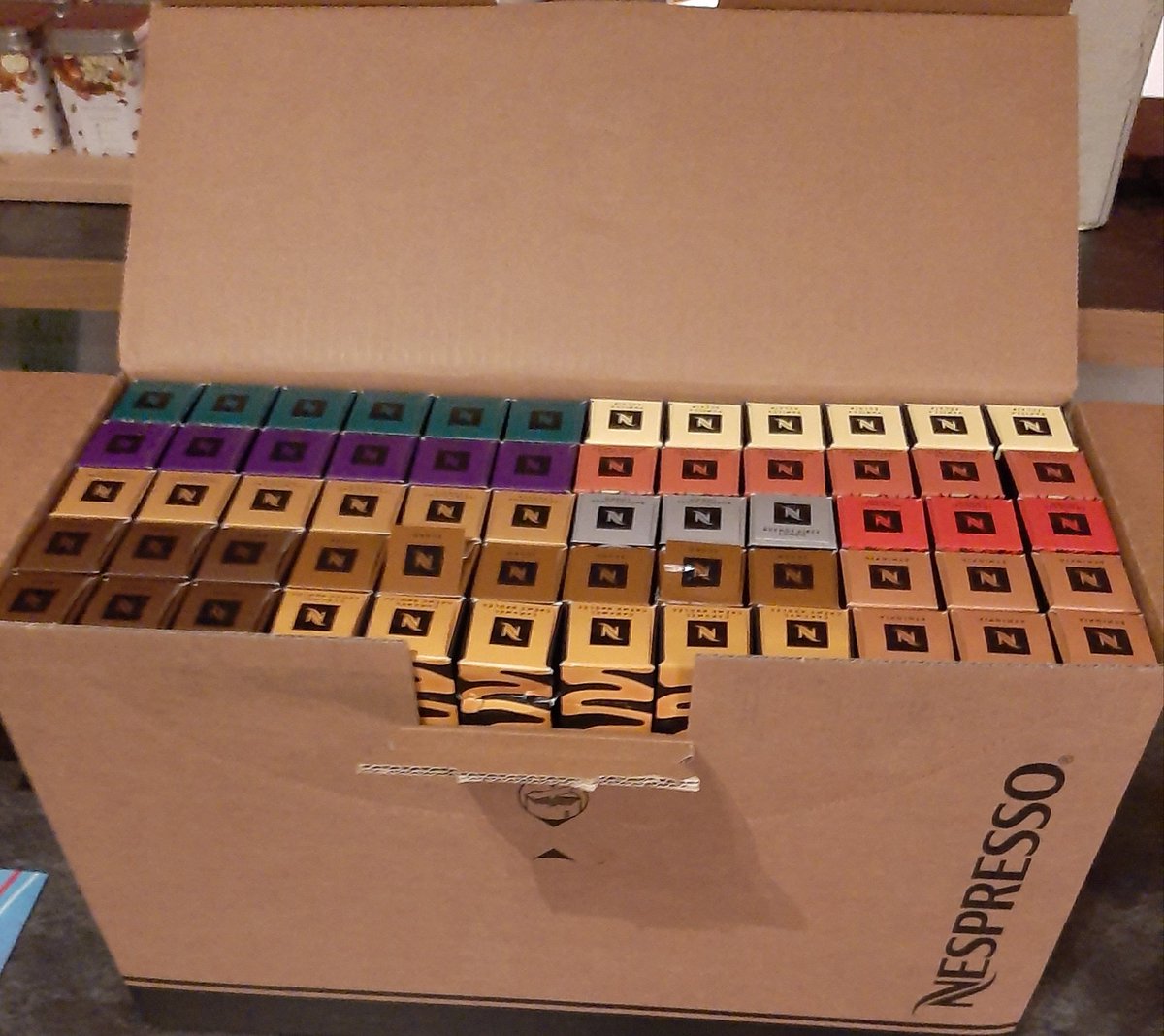 Twitturt1's tweet photo. We kunnen weer even vooruit... #nespresso #whatelse #george #bakkiepleur https://t.co/u1b6BbotA4