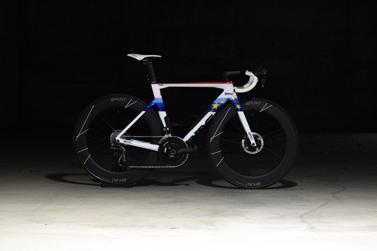 Pinarello Q36.5 Pro Cycling Team tweet media