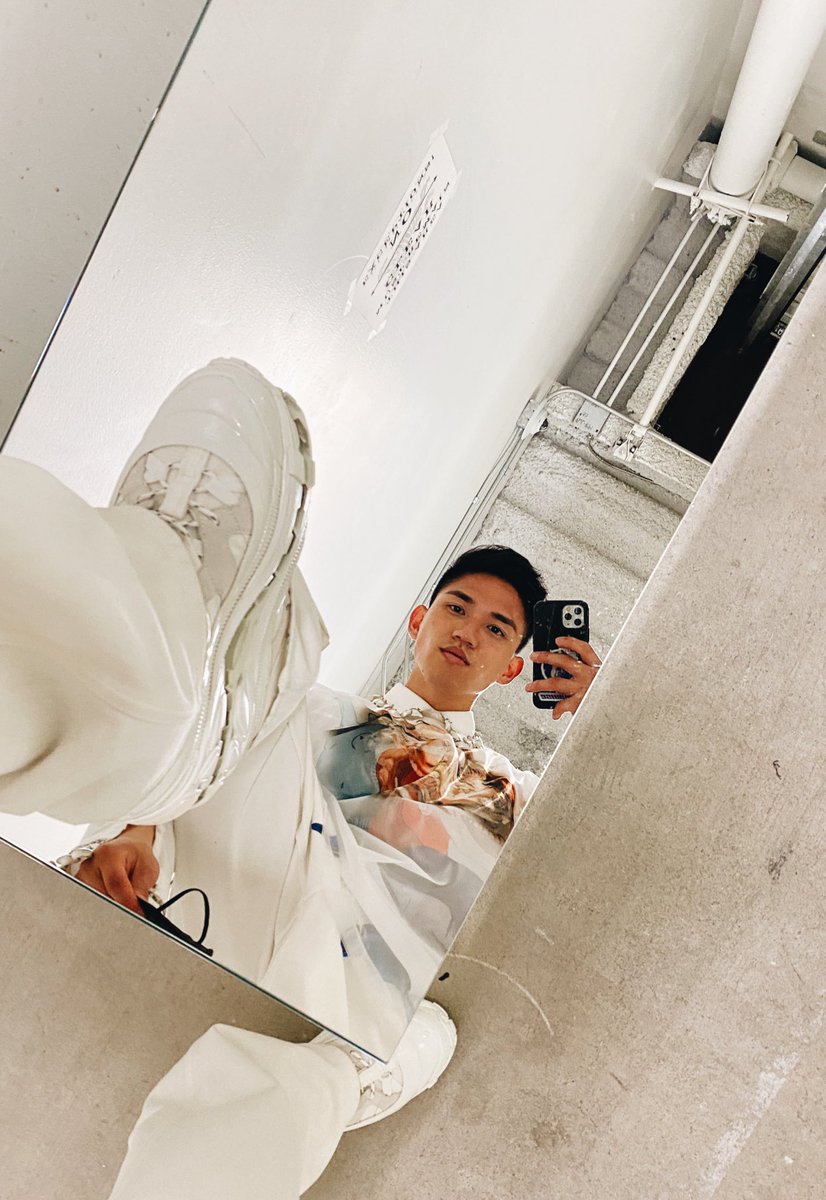 ivantaged's tweet photo. 3 days of modeling Burberry, what an experience 🤩 

 #sorryfortherepost https://t.co/OLrEA9XBFs
