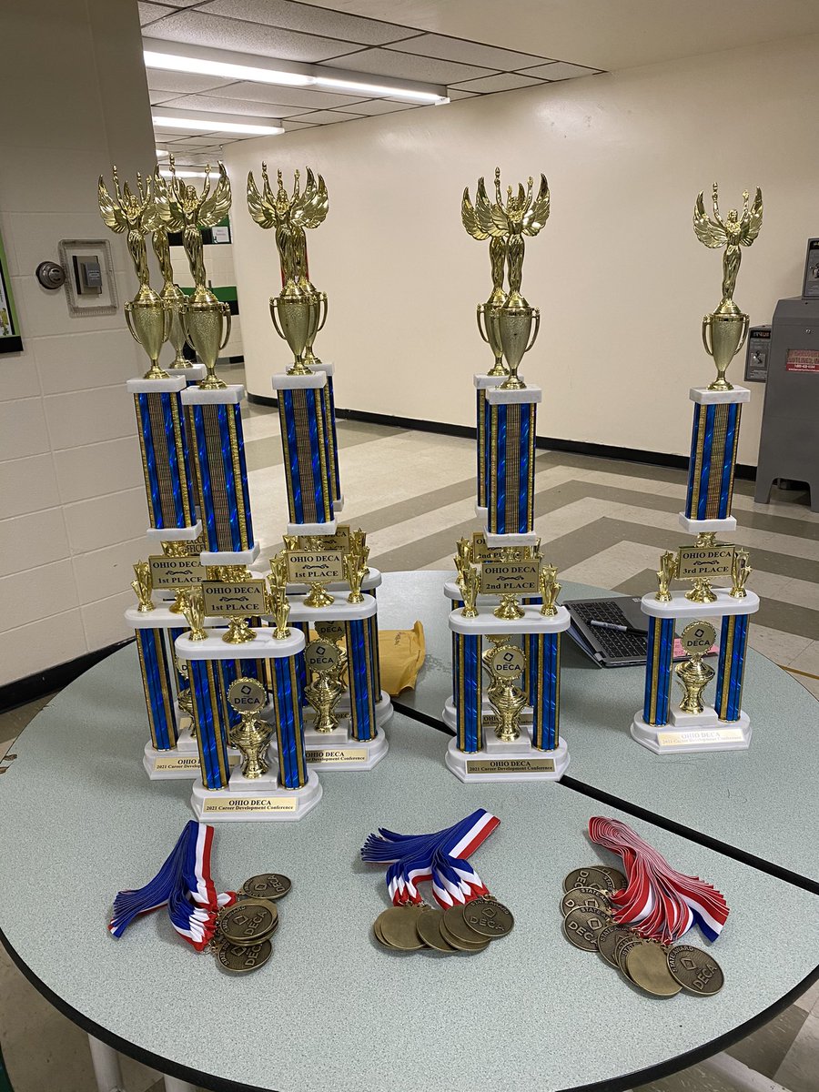 Congrats to our DECA State Finalists, Placers, and National Qualifiers!  A special congrats to Eve King as she will be our next Ohio DECA State Officer!  
#FindYourGreatness 

<a href="/SLSDLindley/">Mr. Lindley</a> <a href="/SLSDmcbee/">Mr. McBee</a> <a href="/DECAHarrison/">Harrison DECA</a> <a href="/wildcatsofhhs/">Harrison Wildcats Athletics</a>