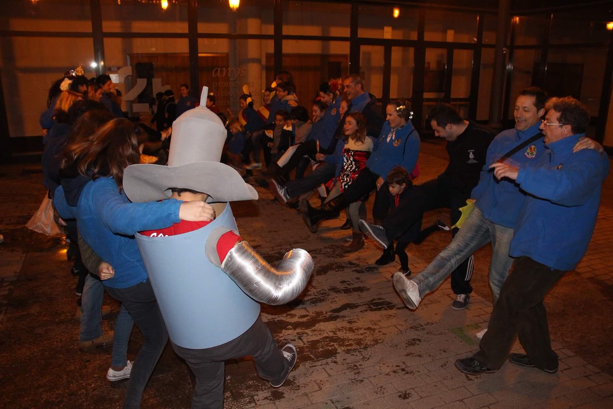 FallaCorregeria's tweet image. Y llegó el día 🔥🔥

Hoy sería día de Misa, corbatines, paella, disfraces, pasacalles con chata merenguera, patitos, Paquito el chocolatero y Mané.