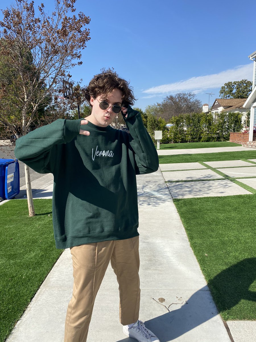 liamrosssongs's tweet photo. first ever verøna merch is out now. https://t.co/k8D3dTiuBg https://t.co/0XyVu8Vjtc