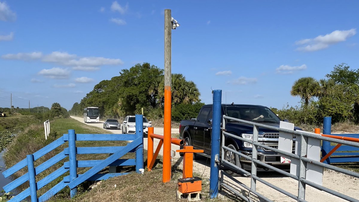 FlaFarmBureau's tweet image. .@FloridaBlueKey joined us for the tour of Schirard Family, LLC #FarmBureauFriday @ThisFarmCARES