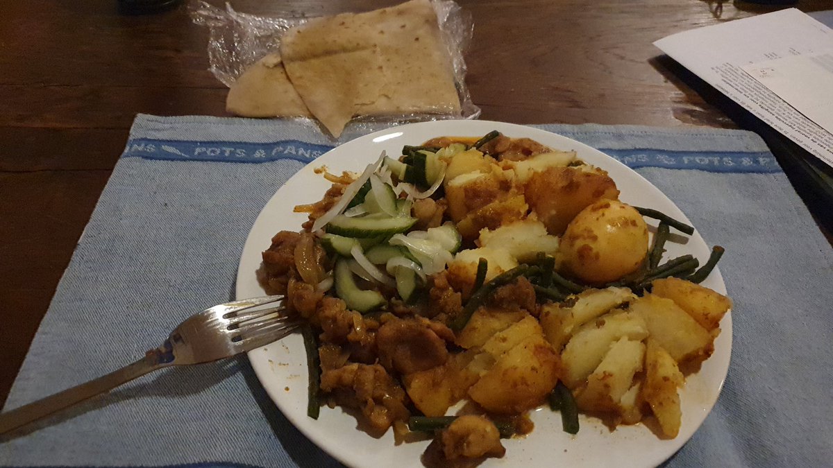 MarkOffTheLane's tweet photo. Mmmmmmm roti. #FoodToLove #HRC https://t.co/8GNG3xInqA