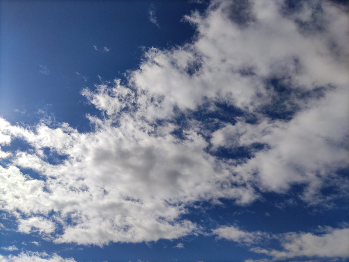 I love the sky 💙
#sky #cielo #skylovers  #cloudsphotography #nubes #bluesky #myphoto #fotografia