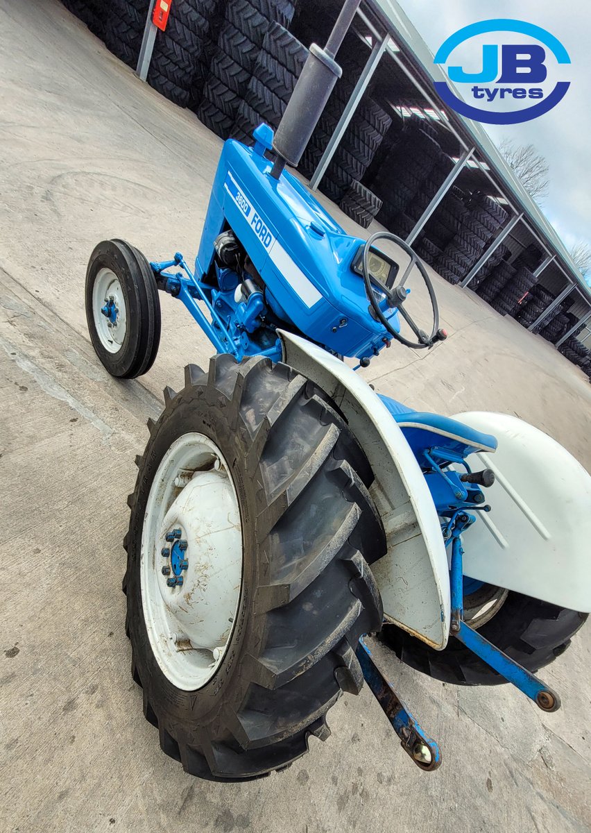 This absolutely stunning Ford 3600 in for a full new set of #goodyear #vintage tyres 

We are stockists for Ireland with the Goodyear Vintage, give us a call to see how we can help you... 028 7964 4128

#jbtyres #vintage #classical #newboots