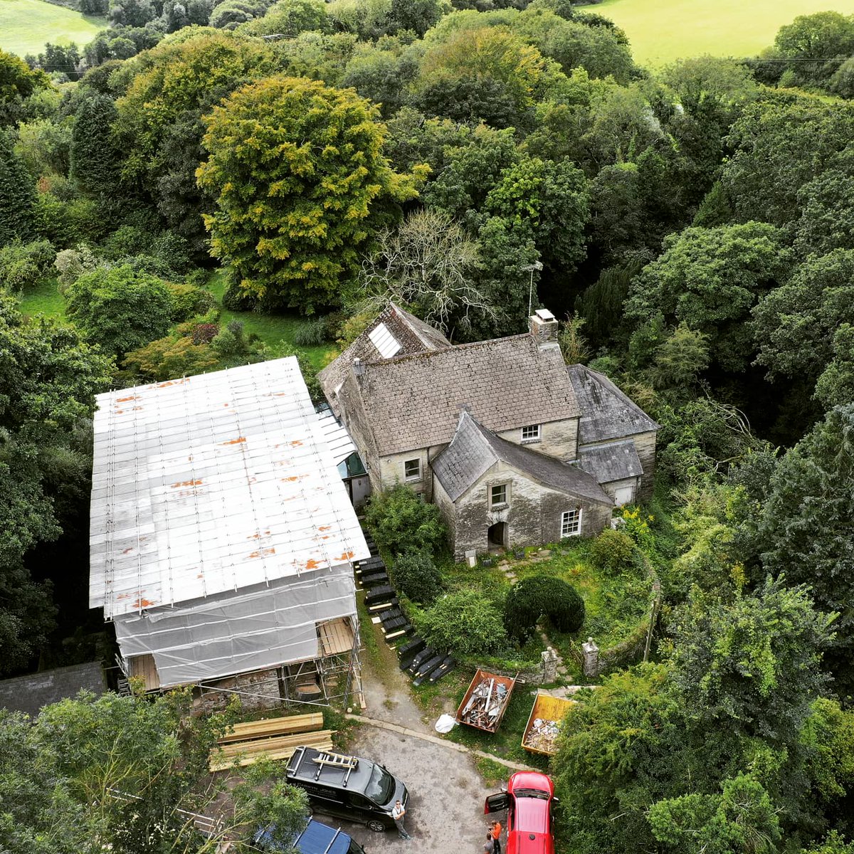 Out on site yesterday to #dendro sample Llwyngoras. A wonderful house of C16th origin, with successive additions. It'll be interesting to see whether tree ring dating will confirm the date to the bressummer! Great to see work well underway w/ <a href="/JustLimeLtd/">Just Lime Ltd</a> #Archaeology #Wales