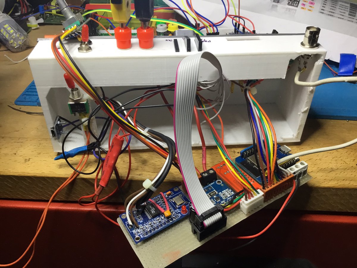 CastooFr's tweet photo. Câest serrĂ© mais ça rentre ! Wemos #esp32 #imp3d
VoltmĂštre, ampĂšremĂštre, gĂ©nĂ©rateur de frĂ©quence sinus et carrĂ©, PWM, wifi, Bluetooth, sĂ©rie, doc. sur carte SD et mini oscillo. Câest pas encore au point mais ça avance⊠https://t.co/qhGjZexWLy