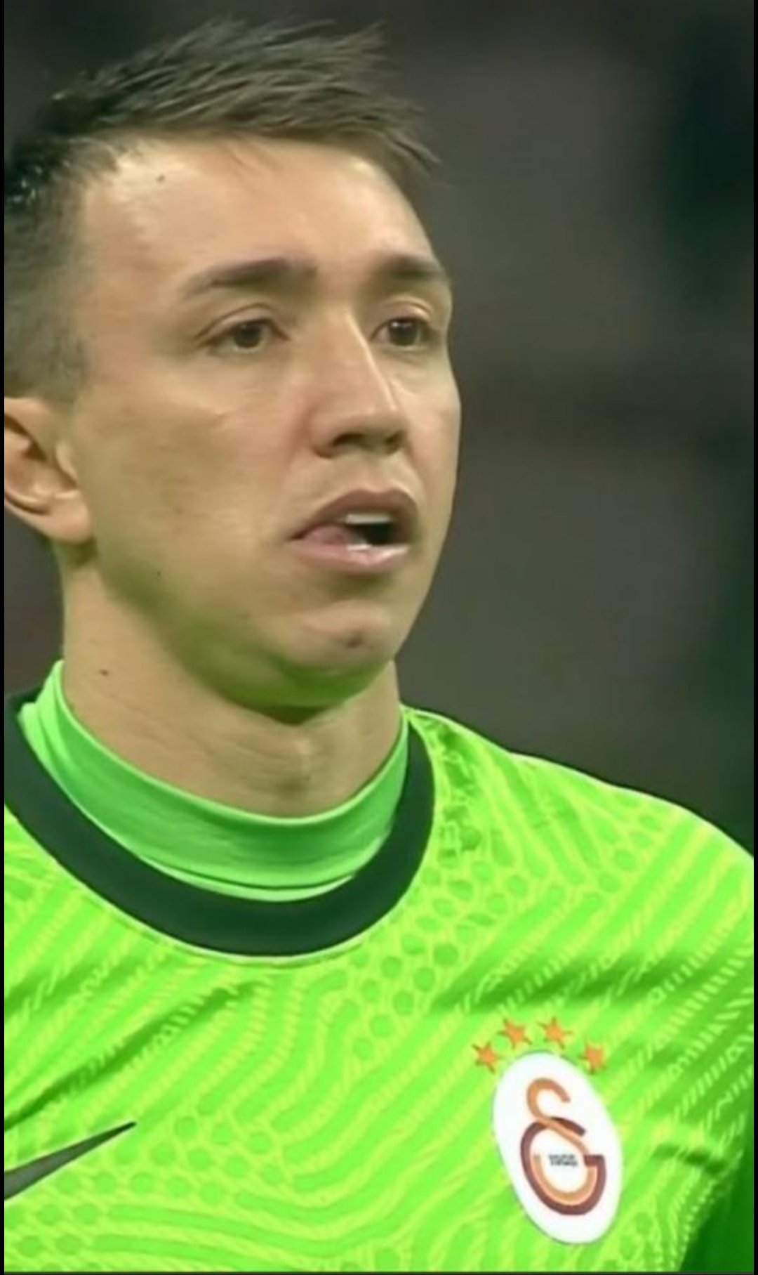 Siyah Çoraplılar on Twitter: 4 gol yemiş taze Muslera suratı 😂  https://t.co/zn7mqzwHYA / Twitter