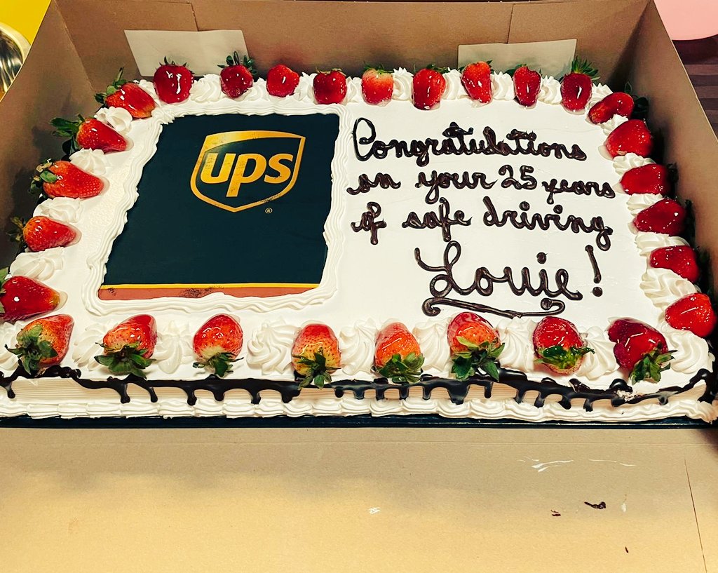 👏🏾Congratulations to 🤎Louie Petrasso on 25 year of safe driving and being inducted to the💫Circle of Honor👍🏾 #UPSHERO <a href="/SeanGriffin34/">Sean Griffin</a> <a href="/KonopackiPatryk/">Patryk Konopacki</a> <a href="/UPS_TahsinSayed/">Tahsin Sayed</a> <a href="/LarrySuttonUPS/">Larry Sutton</a>