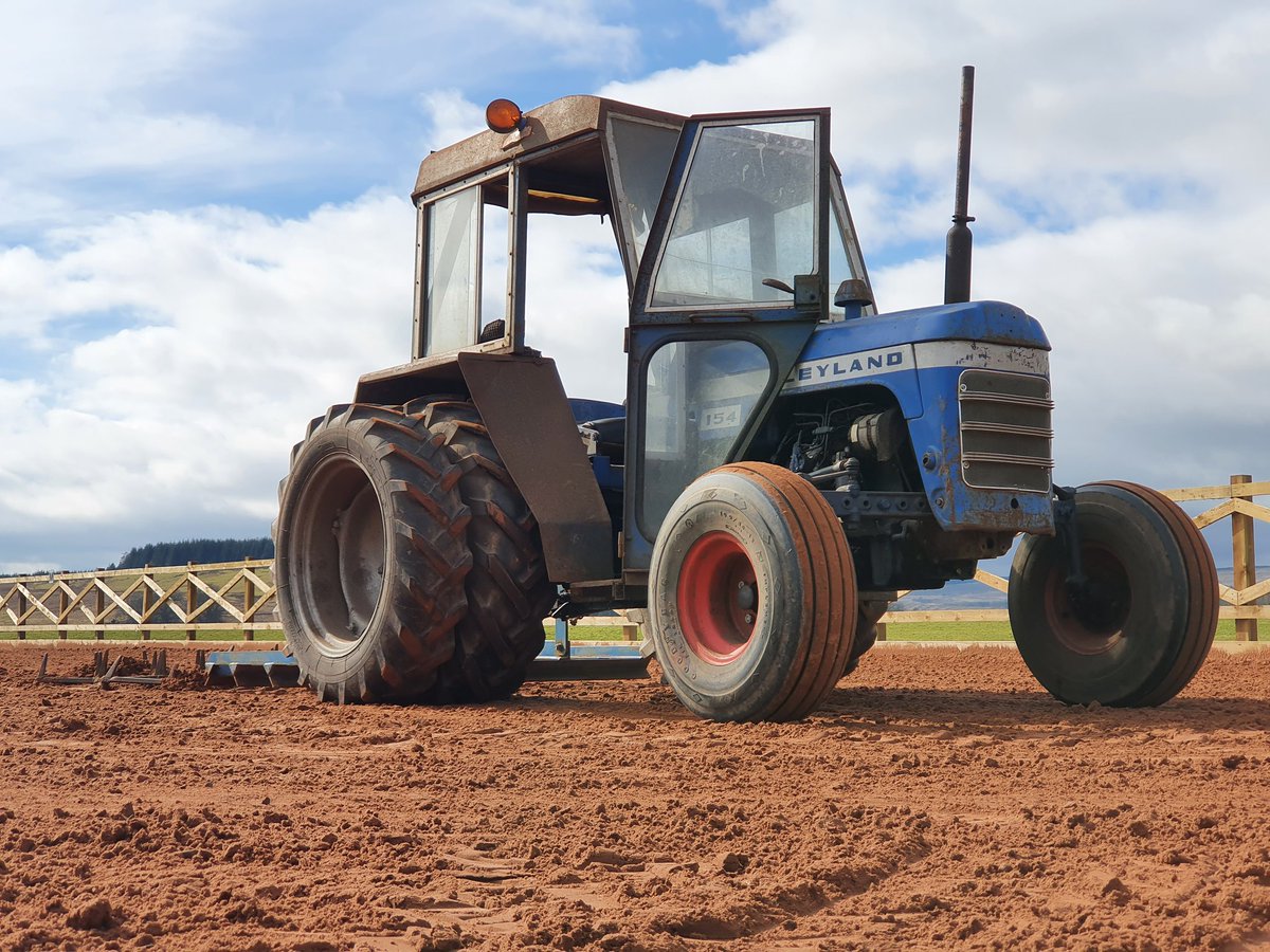 hastings_watson's tweet photo. Nothing more satisfying they getting the Leyland out and harrowing the arena ready to school the horses #layland #tractor #equestrian #maleequestrian #springdays https://t.co/N3MQrKqgv8