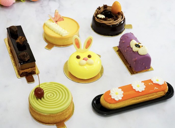 Easter opens ! 

Already think my favorite is the peach and apricot eclair (peach mascapone mousse and apricot gel centre) or the key lime pie, maybe the chocolate caramel nest... feck it...
