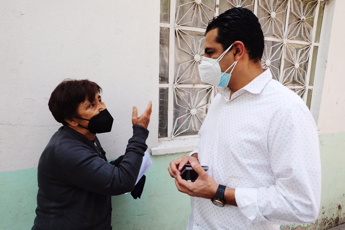 vromog's tweet photo. Tus necesidades son muy importantes para la @AlcaldiaMHmx, por ello el #DiarioCONTIGO recorre todas las colonias para acercar nuestros servicios y escucharte. Cuidando las medidas sanitarias el equipo de #MH el estuvo en #Anáhuac I

#MHelCorazónDeLaCapital https://t.co/GCZp3O0NeH