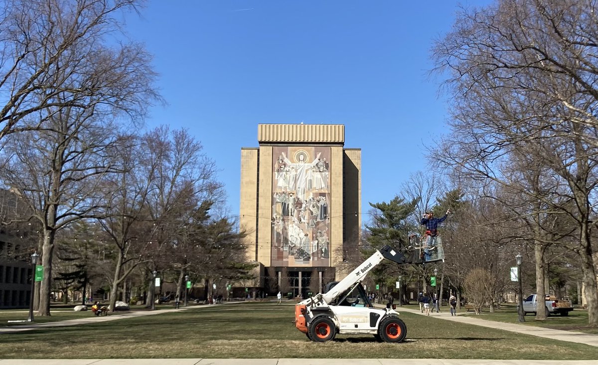 ndfremeau's tweet photo. Spring is in the air #LibraryLawn https://t.co/oRx9Uvd33r