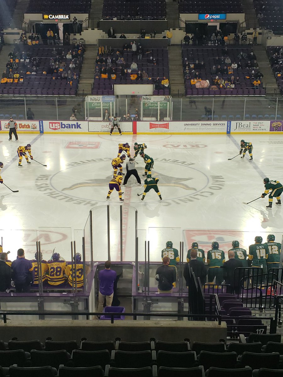 julioscores's tweet photo. @WCHA_MHockey Championship Weekend Puck drop @MavHockey @NMUHockey Life is good from #PressRow shot https://t.co/yhVXMPqS0M