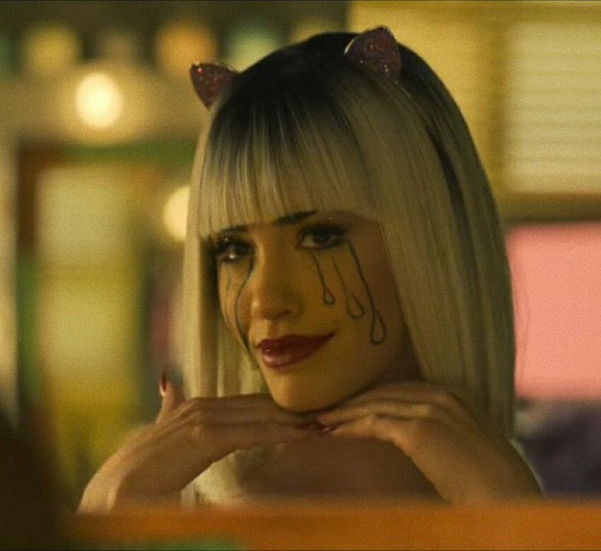 sorridicheese's tweet photo. qual’è il miglior personaggio della serie? 
e perchè proprio Wendy? #SkyRojo https://t.co/SOPZY6tKHk
