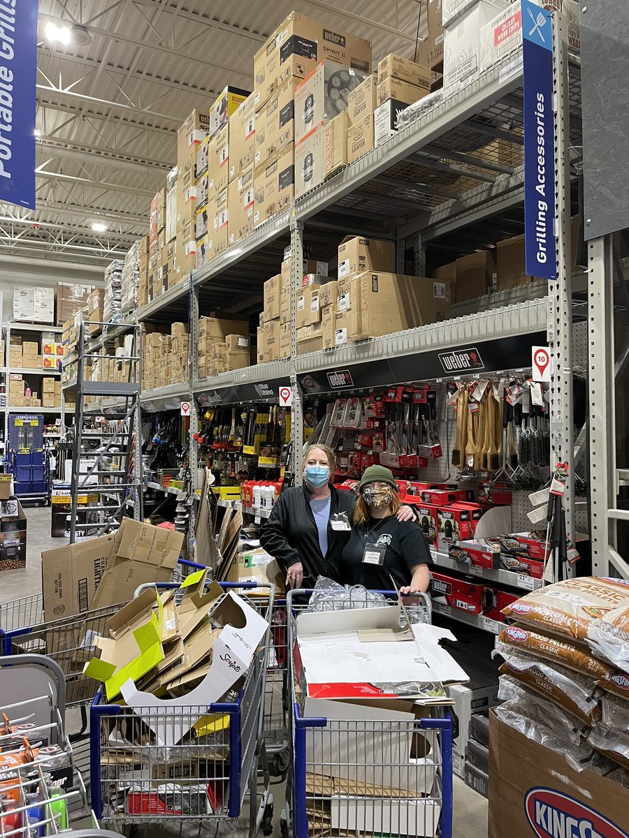 Miller87R's tweet photo. @LowesRegion7 @DamonBennettR7  Lowe’s of State College is ready for the great spring weather and grilling season thanks to the help of two of our great new associates and our #cardboardchallenge proud to be part of #95strongR7! https://t.co/nyR5MdT8jg