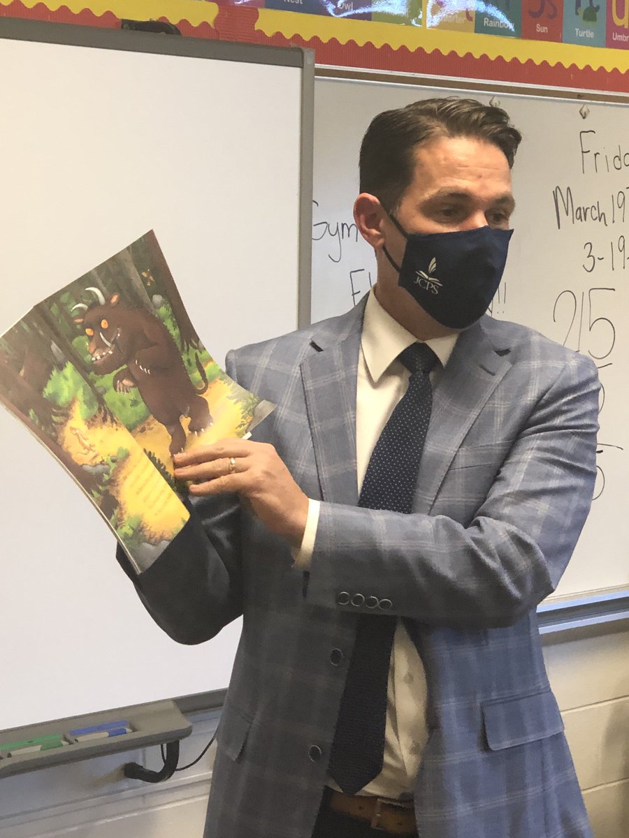 JCPSSuper's tweet image. Had great visits today at ⁦@FernCreekElem⁩, ⁦@FarmerDragons⁩ and ⁦@GreenwoodElemen⁩.  Read The Gruffalo. Jackson showed me his Eiffel Tower and heard “hey, you’re on TV” from Farmer 4th graders. Great things happening ⁦@JCPSKY⁩ schools. #JCPSReturn