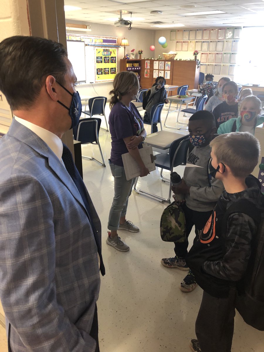 JCPSSuper's tweet image. Had great visits today at ⁦@FernCreekElem⁩, ⁦@FarmerDragons⁩ and ⁦@GreenwoodElemen⁩.  Read The Gruffalo. Jackson showed me his Eiffel Tower and heard “hey, you’re on TV” from Farmer 4th graders. Great things happening ⁦@JCPSKY⁩ schools. #JCPSReturn