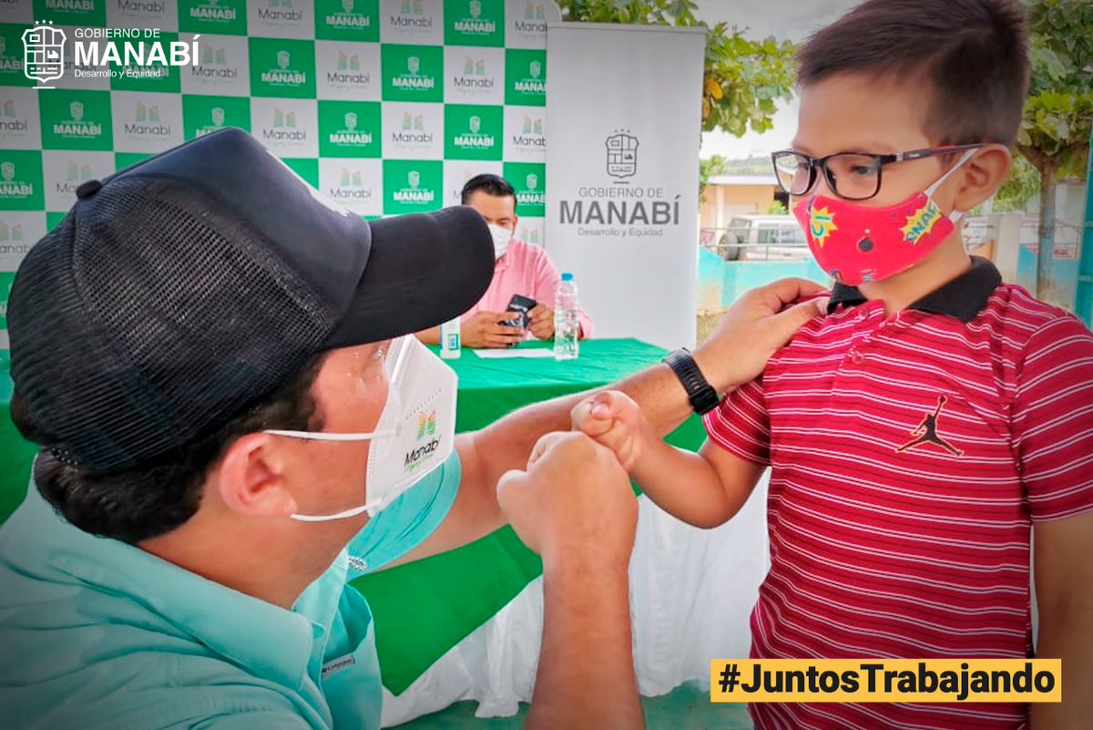 PrefecturManabi's tweet photo. Brindamos salud visual y capacitación a los habitantes de #Paján. 

23 mujeres y 7 hombres de la parroquia Guale del cantón Paján cuentan con nuevos conocimientos que les permitirán emprender y reactivar sus economías. 

Detalles: https://t.co/MjgOK0mKYl

#JuntosTrabajando https://t.co/Fk7HyGtCWH