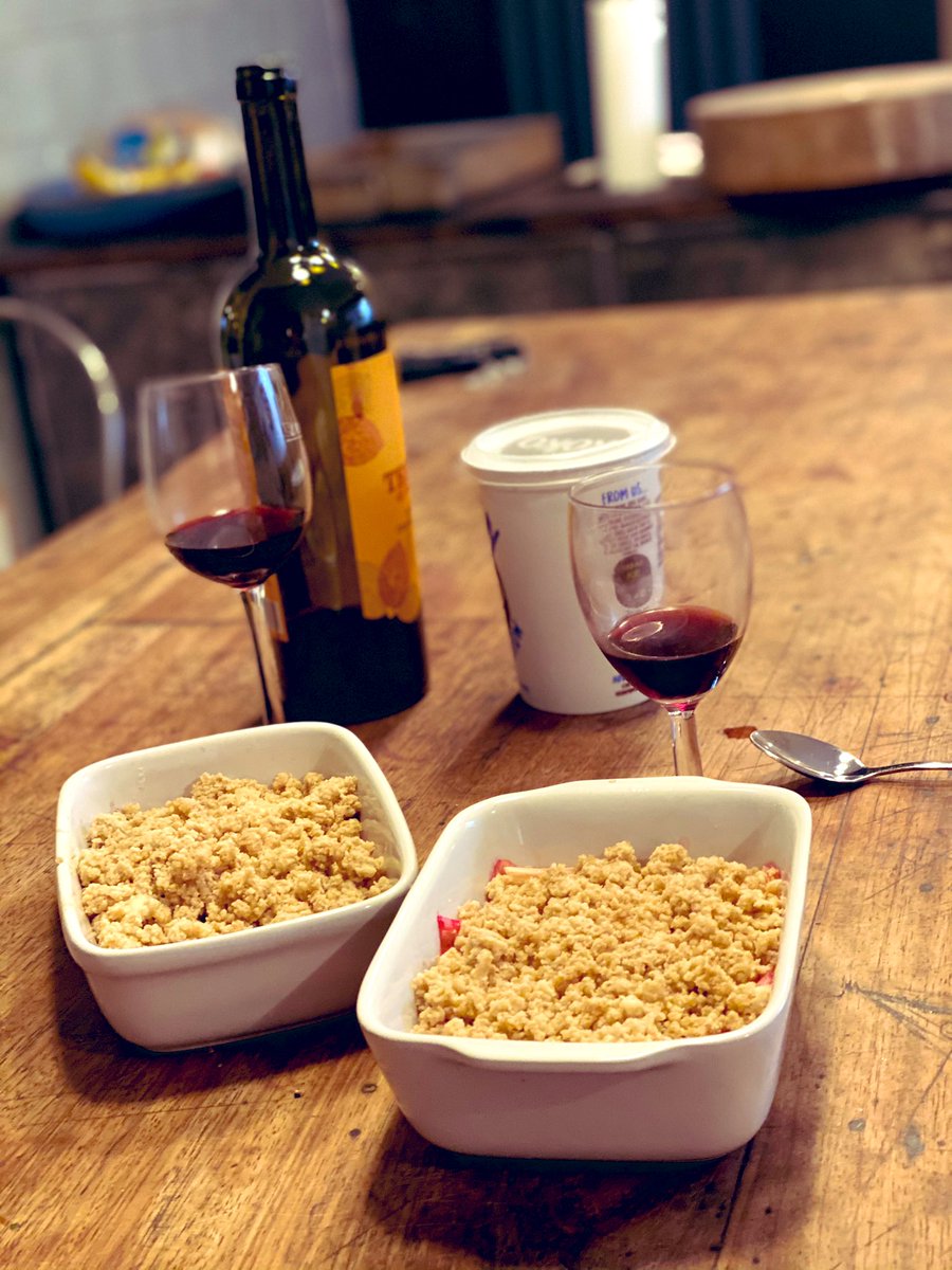 Bowen707's tweet photo. Rhubarb and ginger crumble!
Gorgeous! #crumblelady https://t.co/SNqOxx4TBH